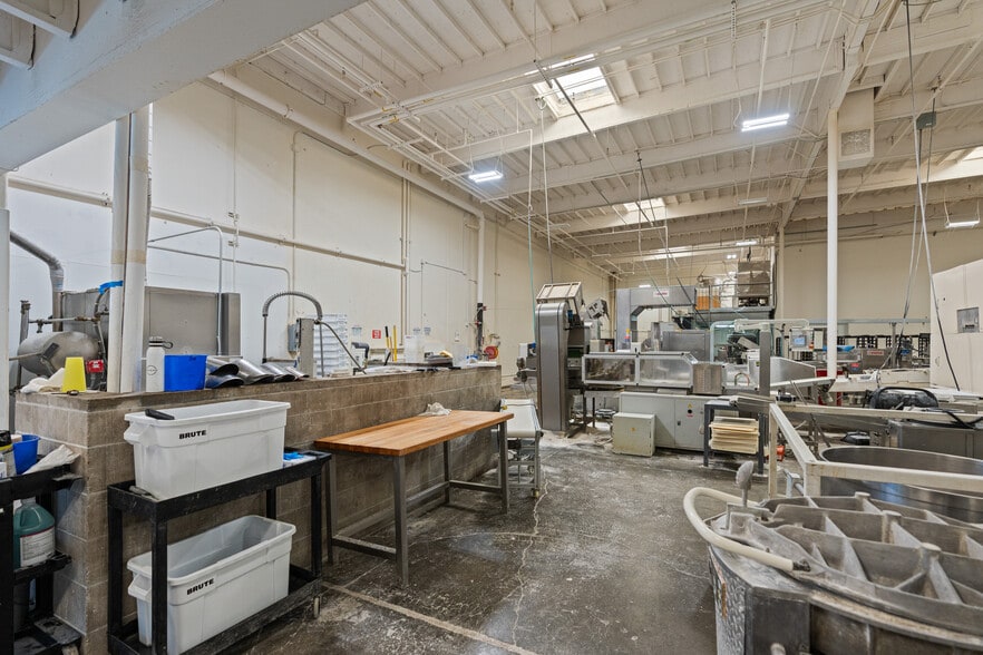 More Photos Of 2614-2616 Temple Heights Dr, Oceanside Warehouse For Sale