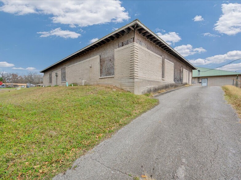 More Photos Of 3215 S Medford Dr, Lufkin Office For Sale