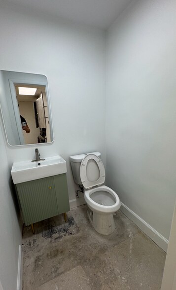 More Photos Of 7330 NE 4th Ct, Miami Showroom For Lease
