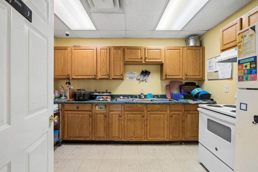 More Photos Of 2400 Highland Ave, Columbia Daycare Center For Sale