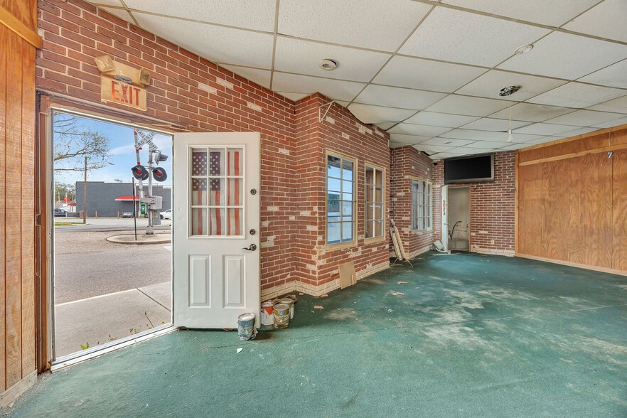 More Photos Of 100 S Brookville Pike, West College Corner Freestanding For Sale