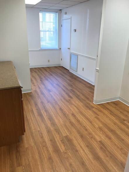 More Photos Of 12100-12128 Heritage Park Cir, Silver Spring Medical For Lease