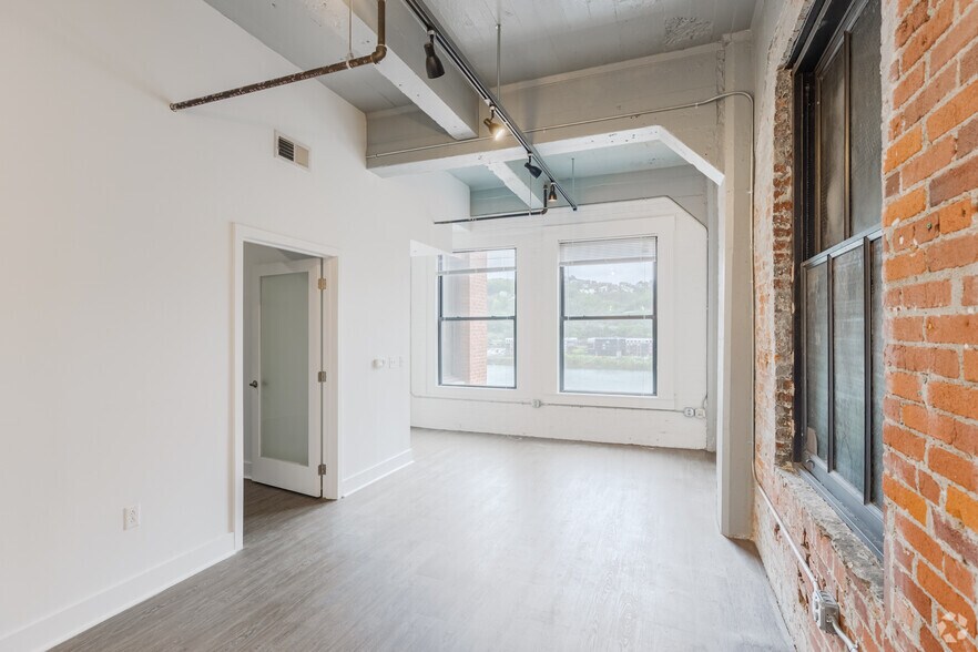More Photos Of 432-440 1st Ave, Pittsburgh Apartments For Lease