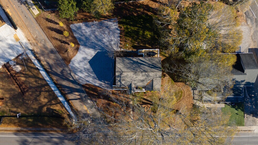 More Photos Of 41 Woodstock Rd, Roswell Office For Lease