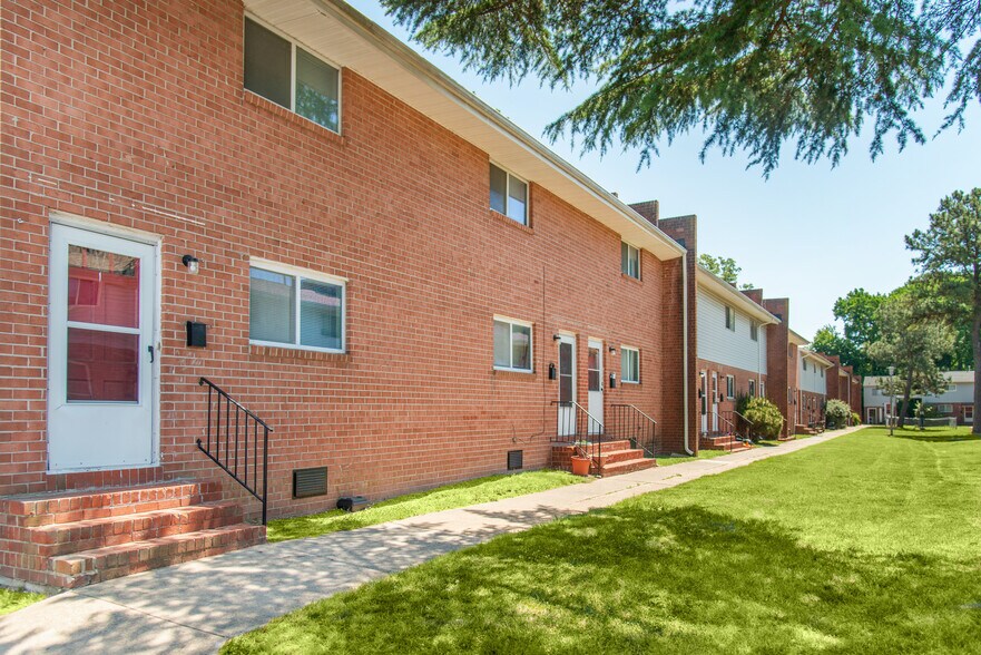 More Photos Of 1625 W Pembroke Ave, Hampton Apartments For Sale