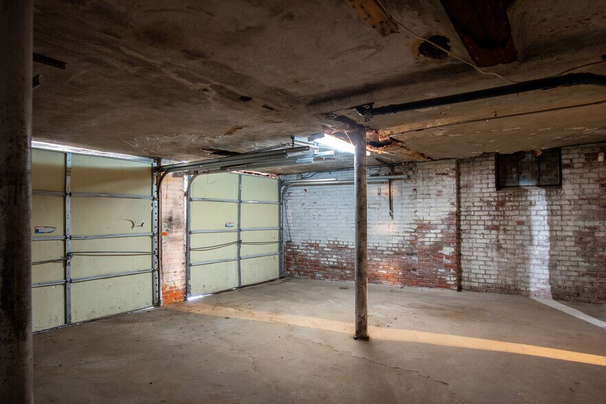 More Photos Of 69 Winter St, Springfield Apartments For Sale