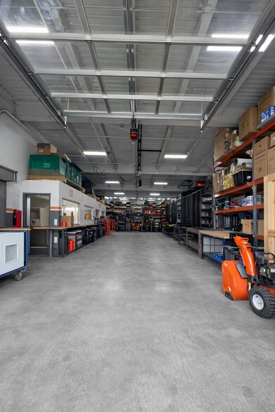 More Photos Of 18-54 43rd St, Astoria Warehouse For Lease