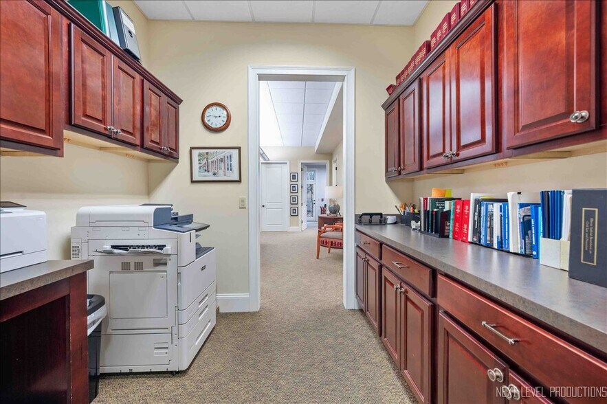 More Photos Of 400 Knoll St, Wheaton Office For Sale