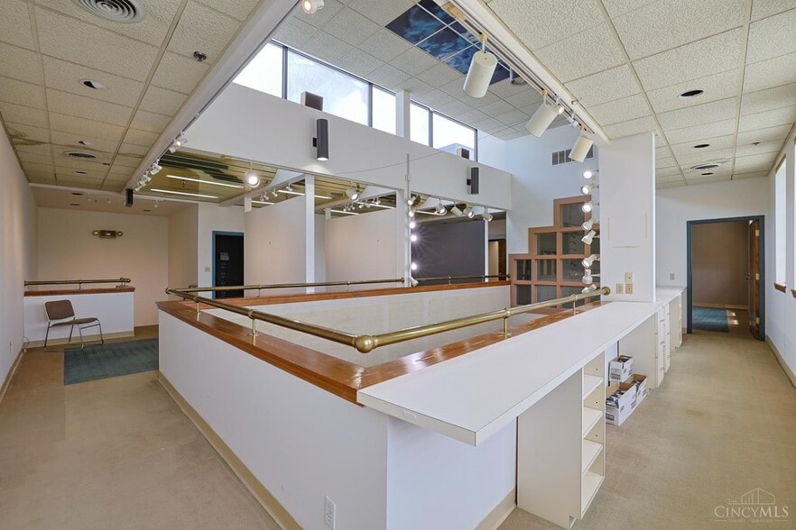 More Photos Of 2108 Central Pky, Cincinnati Loft Creative Space For Sale