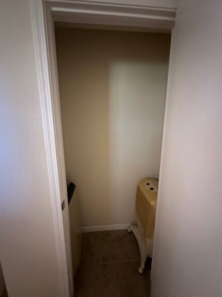 More Photos Of 6738 Greenbay Rd, Arbuckle Land For Lease