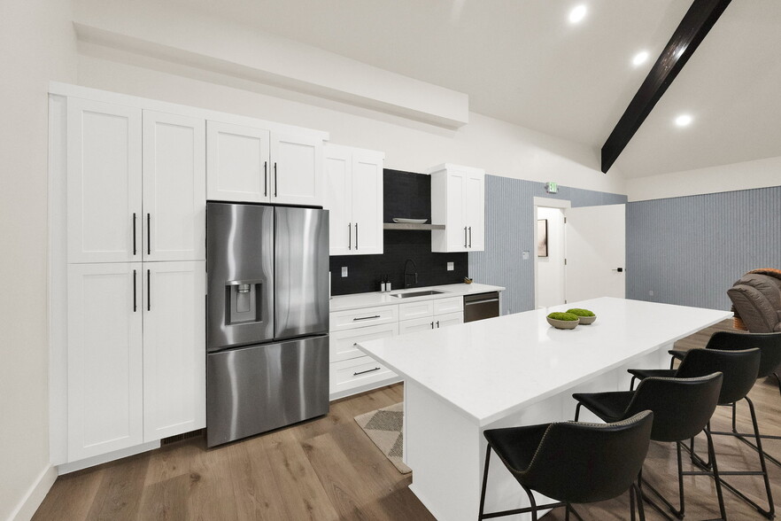 More Photos Of 10885 S State St, Sandy Medical For Sale