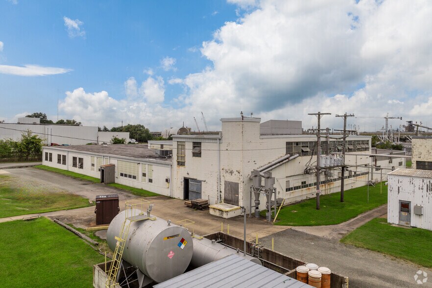 More Photos Of 900 Jefferson Ave, Newport News Manufacturing For Lease