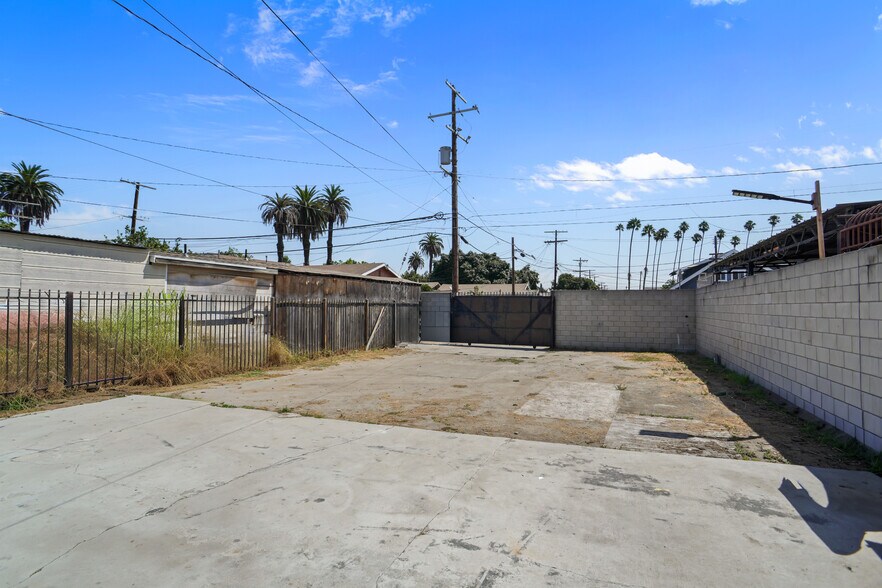 More Photos Of 5014 S Western Ave, Los Angeles Freestanding For Sale