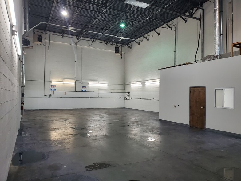 More Photos Of 11900 Livingston Rd, Manassas Warehouse For Lease