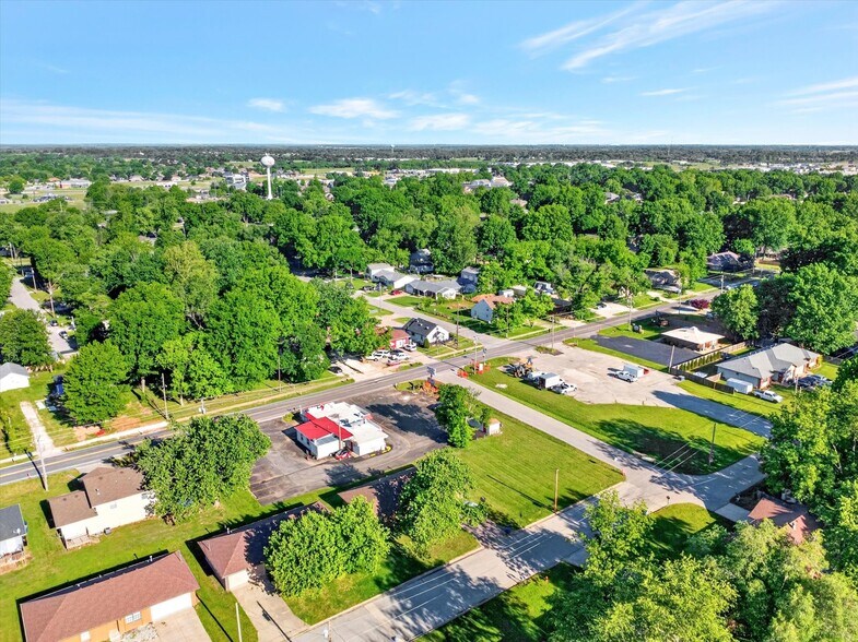 More Photos Of 425 N Main St, Nixa Office For Sale