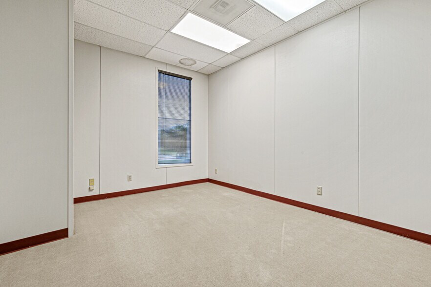 More Photos Of 1301 Northwest Hwy, Garland Office For Sale