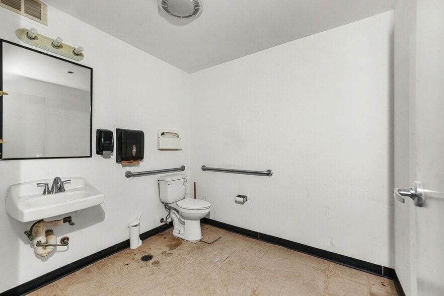 More Photos Of 20 Marietta St NW, Atlanta Apartments For Sale