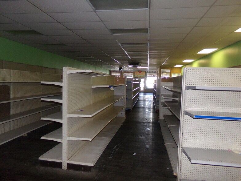 More Photos Of 4839-4925 Jonesboro Rd, Forest Park Storefront For Lease