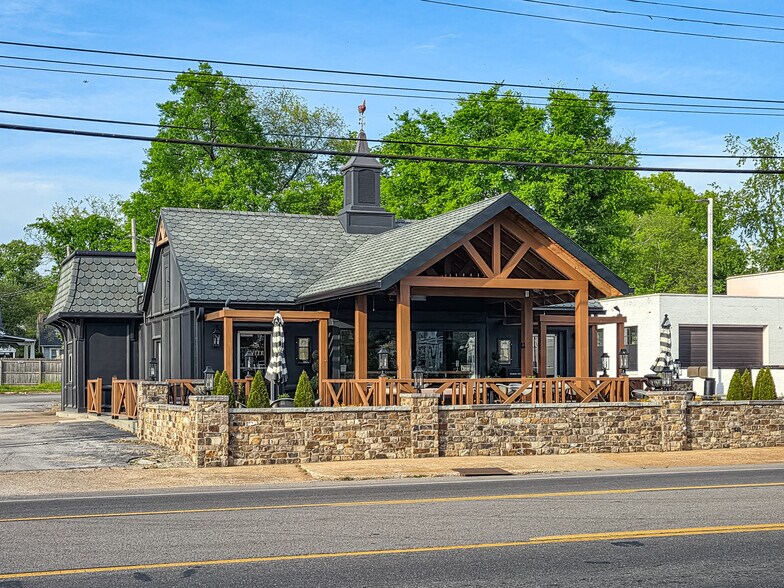 More Photos Of 320 W College St, Pulaski Fast Food For Sale