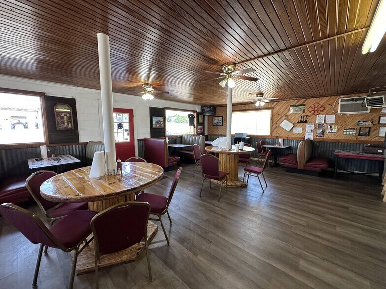 More Photos Of 110 W Carl Hubbell Blvd, Meeker Storefront Retail Office For Sale