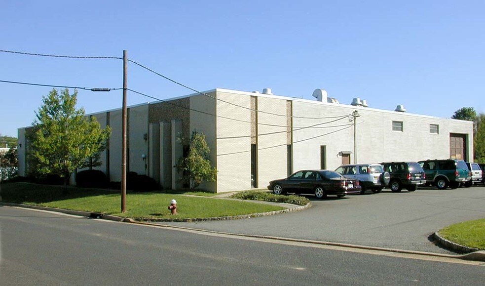 Primary Photo Of 250 E Lackland Dr, Middlesex Warehouse For Lease