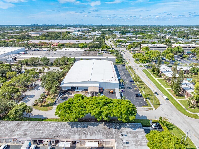 More Photos Of 198 Lock Rd, Deerfield Beach Warehouse For Lease