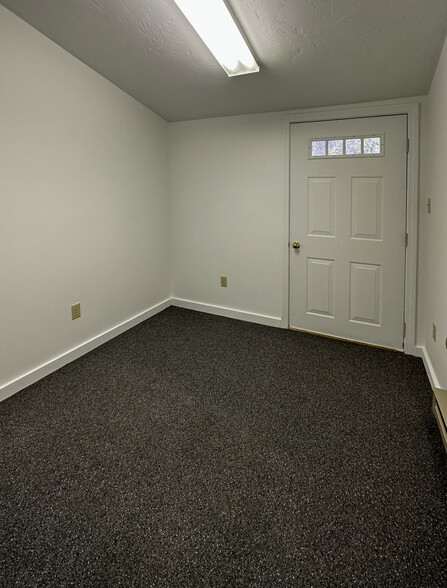 More Photos Of 130 High St, Upton Office For Lease