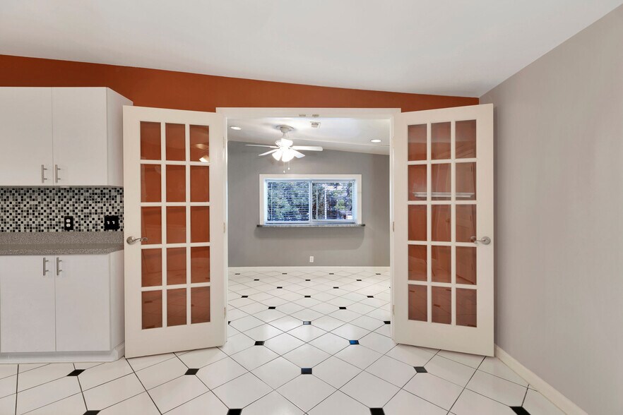 More Photos Of 7648 Broadview Dr, Houston Apartments For Sale