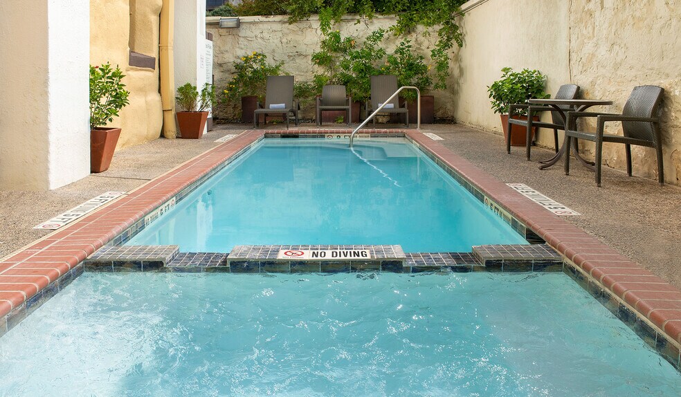 More Photos Of 120 Camaron St, San Antonio Hotel For Sale