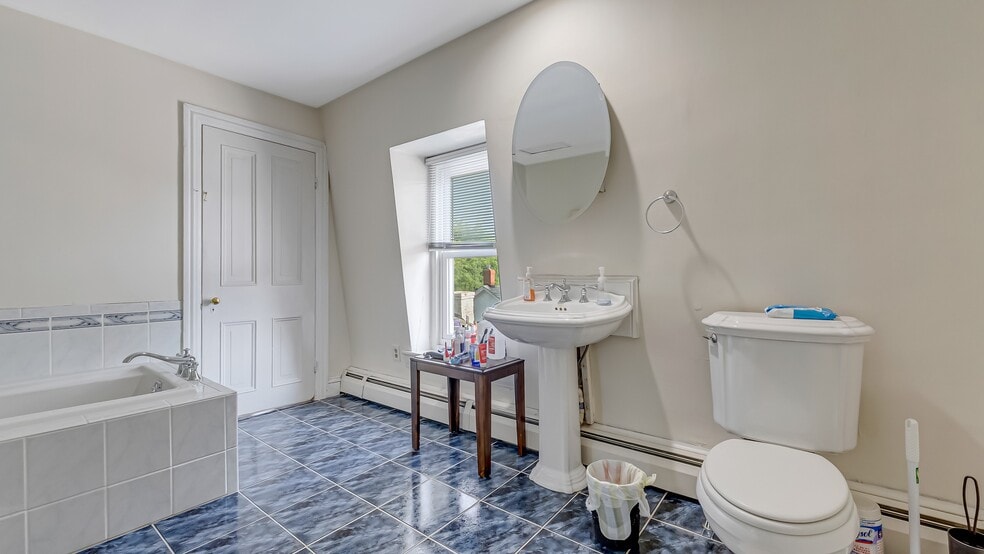 More Photos Of 207 W Broad St, Bethlehem Office For Sale