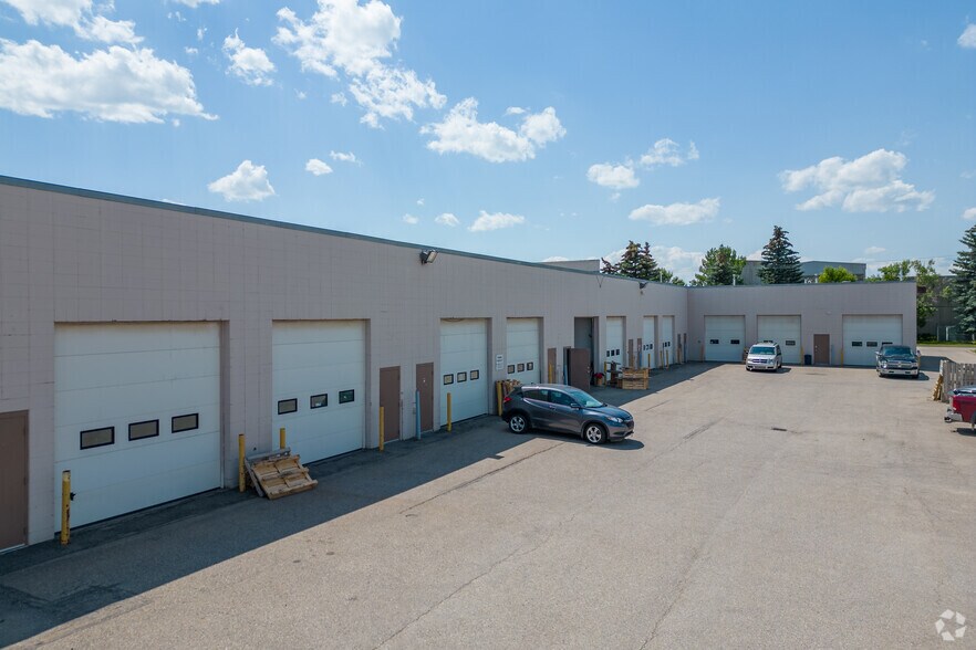 More Photos Of 2928 18th St NE, Calgary Warehouse For Lease