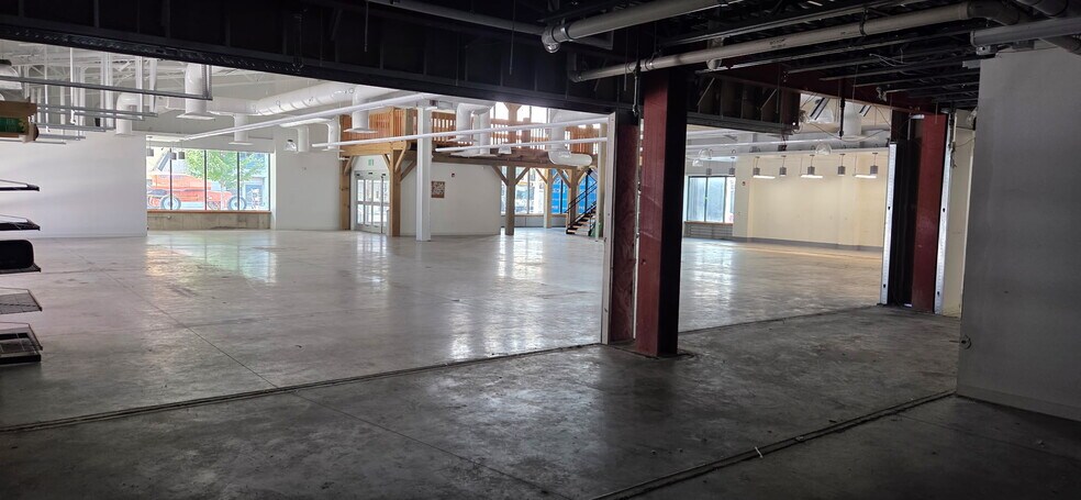 More Photos Of 225 Ellicott St, Buffalo Supermarket For Sale