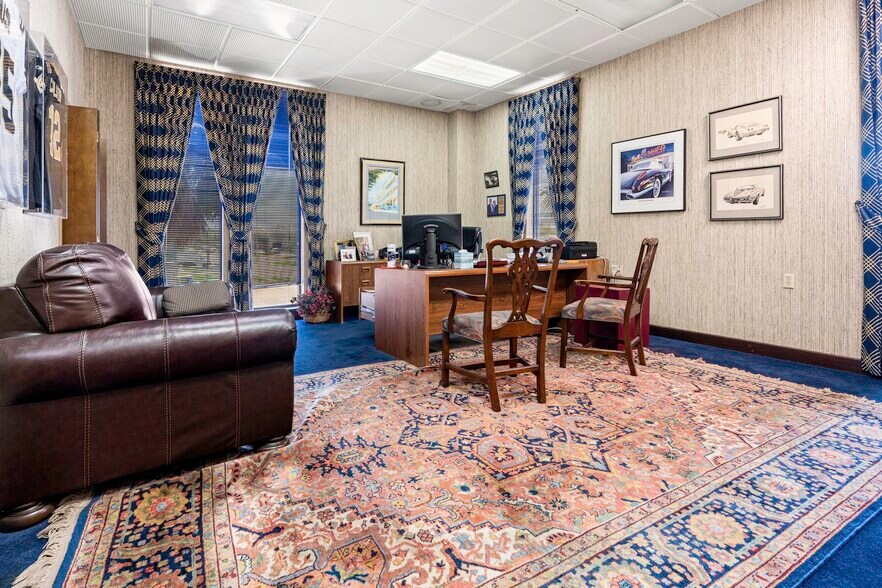 More Photos Of 1925 Industrial Blvd, Harvey Warehouse For Sale