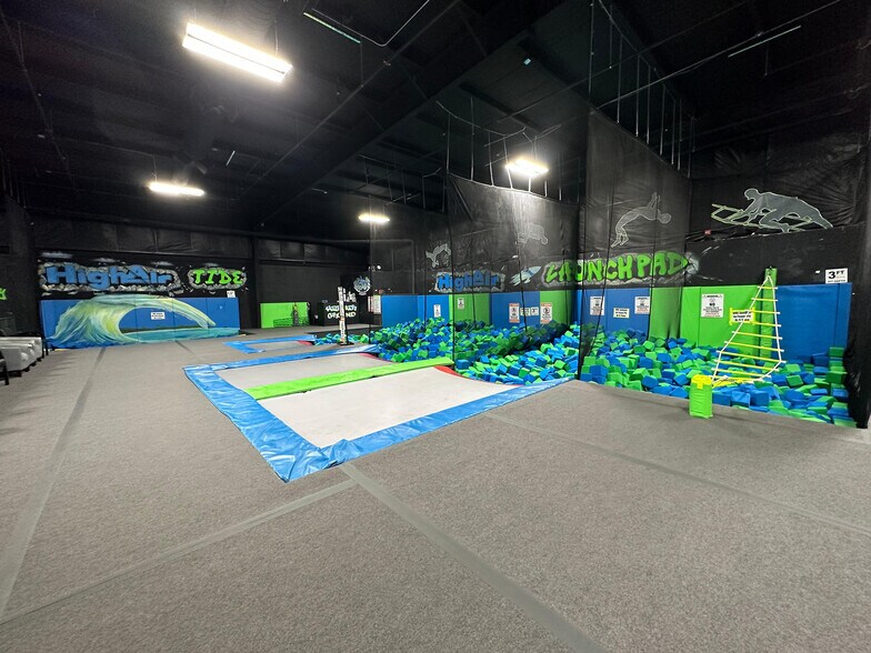 More Photos Of 1250 4th Ave NW, Minot Storefront For Lease