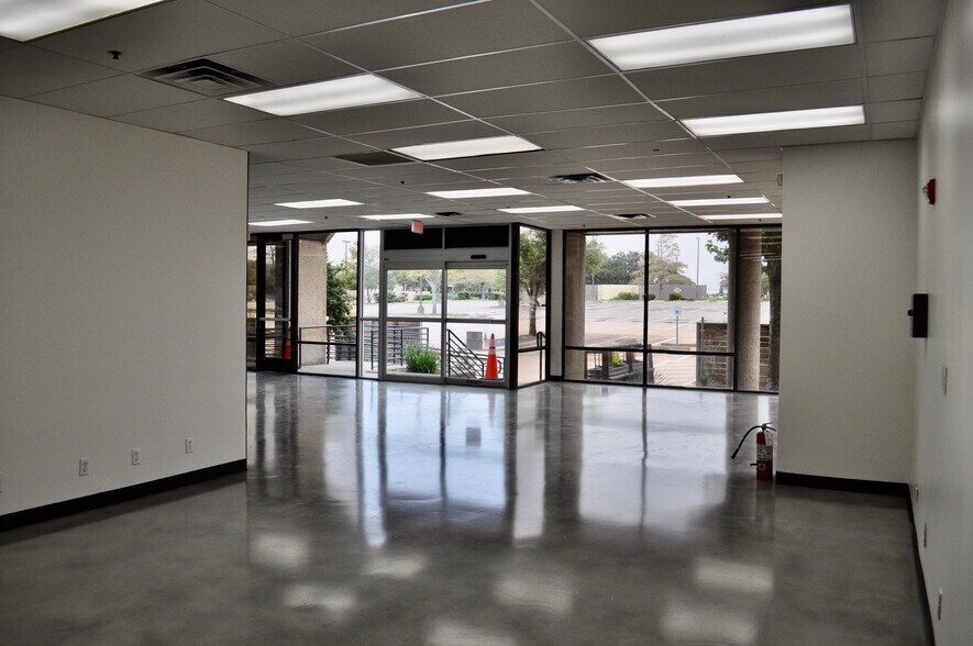 More Photos Of 2214 Braker Ln, Austin Distribution For Lease