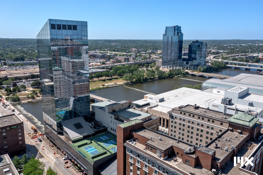 More Photos Of 139 Pearl St NW, Grand Rapids Multifamily For Sale