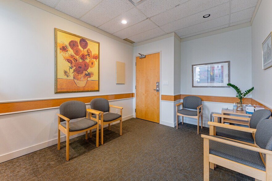 More Photos Of 4885 Kingsway, Burnaby Medical For Lease