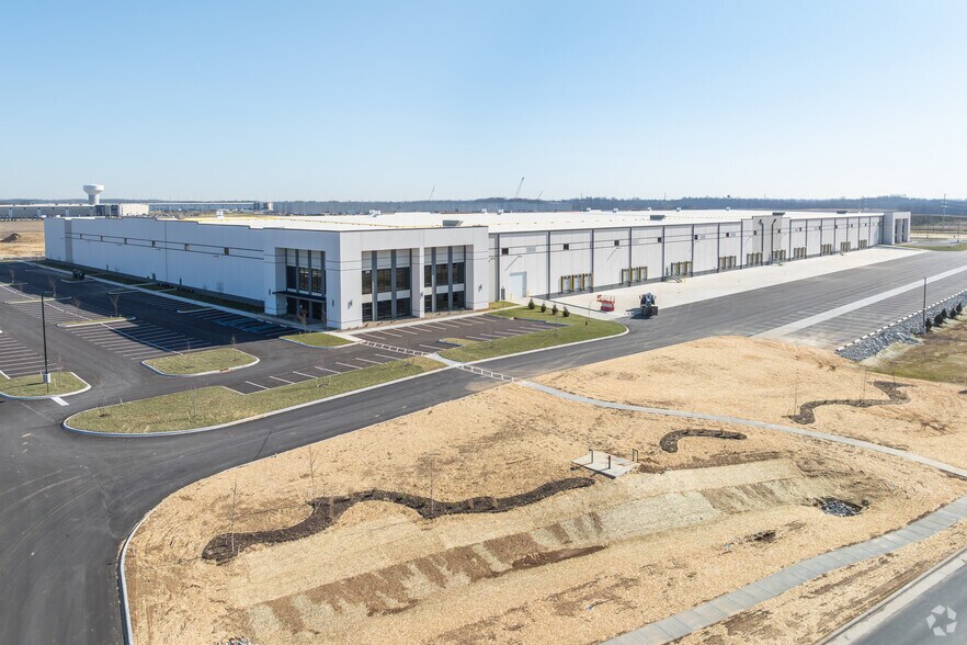 More Photos Of 370 Logistics ave, Jeffersonville Distribution For Lease