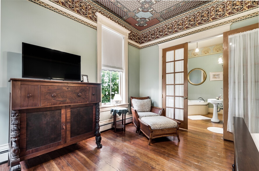 More Photos Of 2555 W 37th Ave, Denver Hospitality For Sale