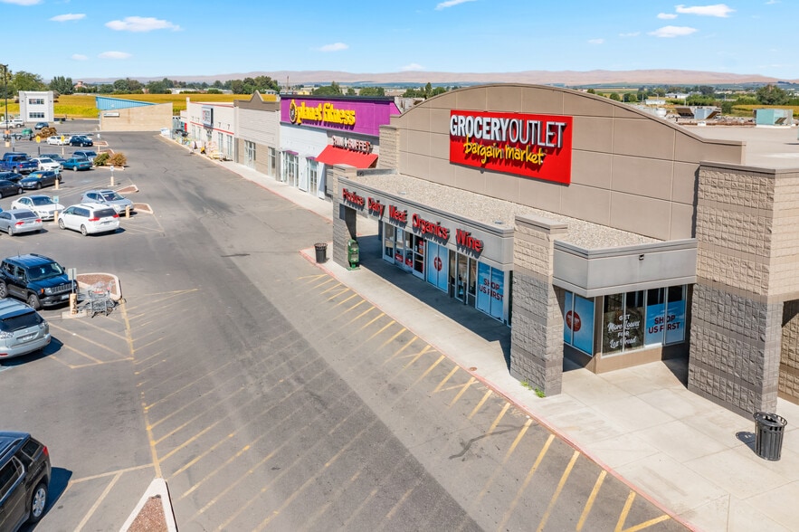 More Photos Of 2600 Yakima Valley Hwy, Sunnyside Storefront For Lease