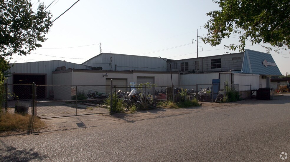 More Photos Of 3841-3845 NW 10th St, Oklahoma City Manufacturing For Sale
