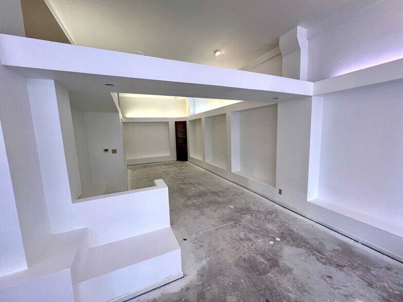 More Photos Of 923 C St, San Rafael Storefront For Sale