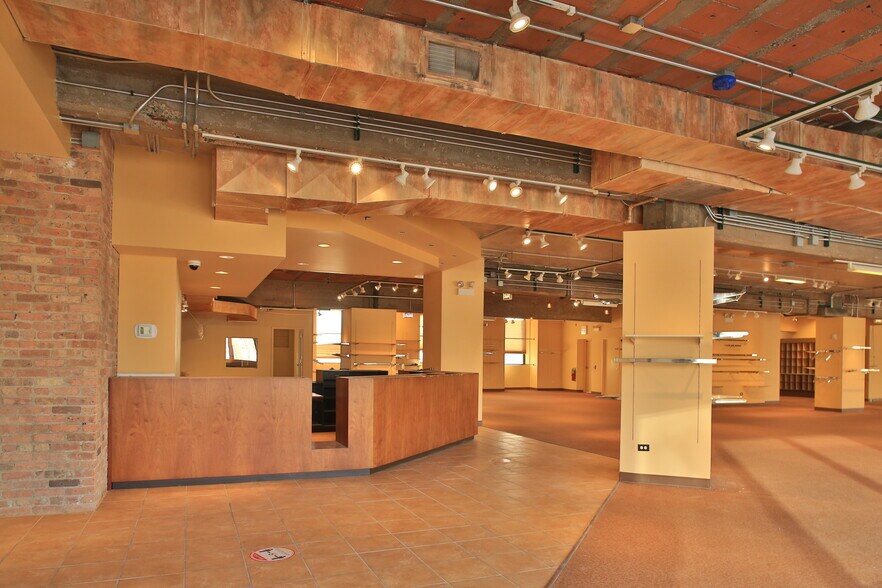 More Photos Of 557 W Polk St, Chicago Research And Development For Lease