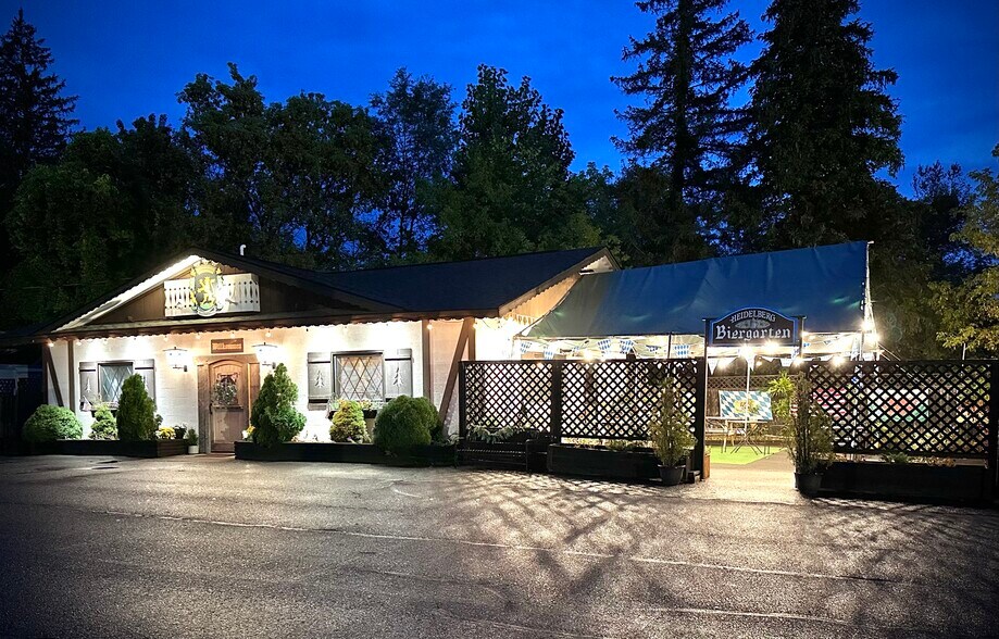 More Photos Of 352 Quaker Rd, Queensbury Restaurant For Sale