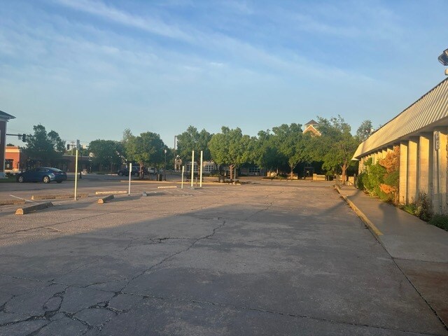 More Photos Of 1-7 N Broadway, Edmond Office For Sale
