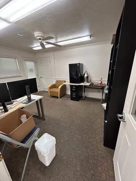 More Photos Of 150 E 400 N, Salem Manufacturing For Lease