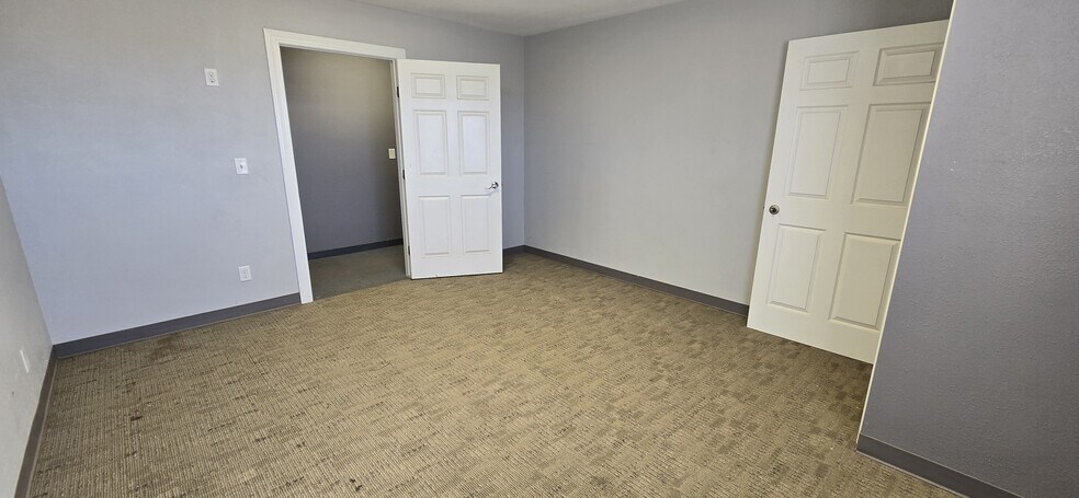 More Photos Of 10468 1st St SW, Killdeer Service For Lease