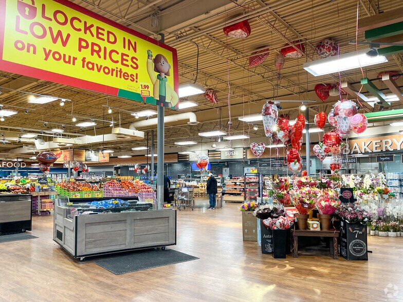 More Photos Of 4295-4395 Orchard Lake Rd, West Bloomfield Storefront For Lease