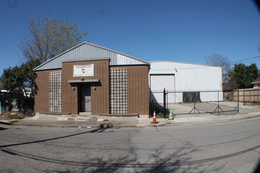 Primary Photo Of 5517 Dorbrandt St, Houston Warehouse For Sale