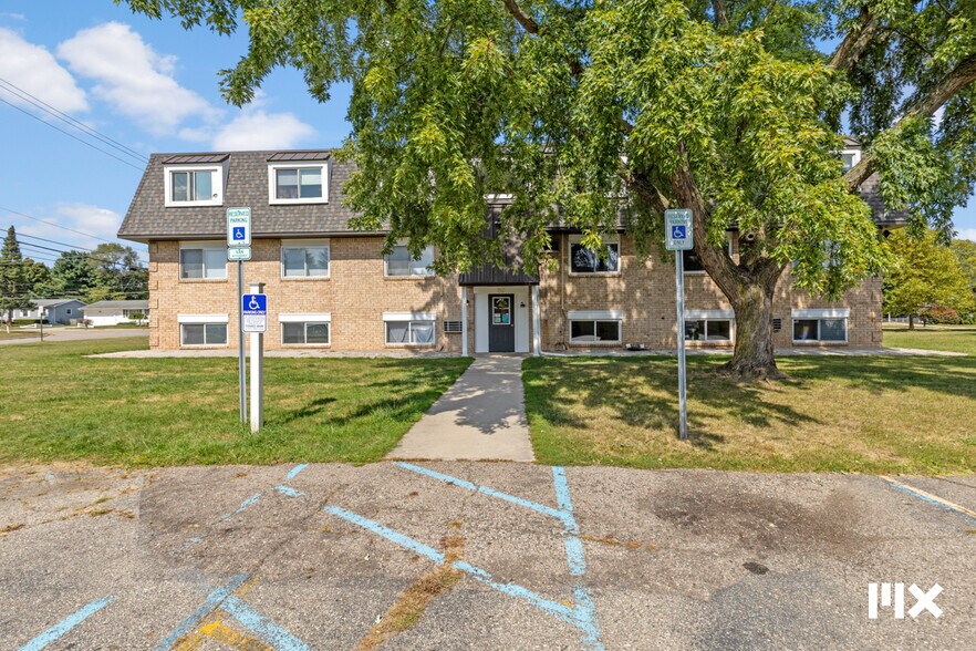 More Photos Of 757 W Shepherd St, Charlotte Apartments For Sale